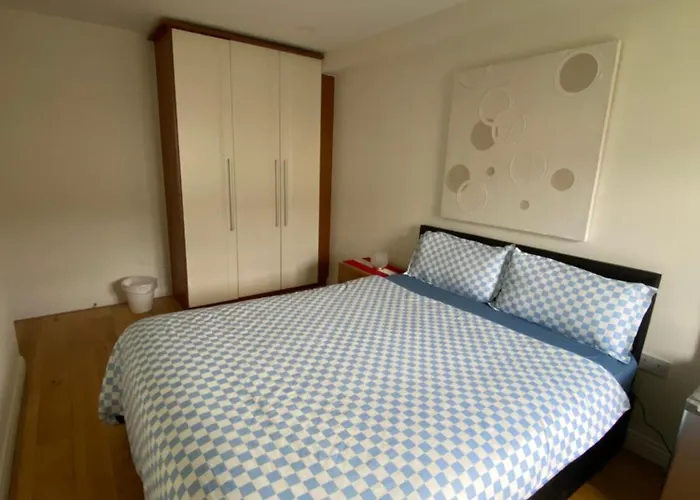 Cozy In Modern - Perfect Location *