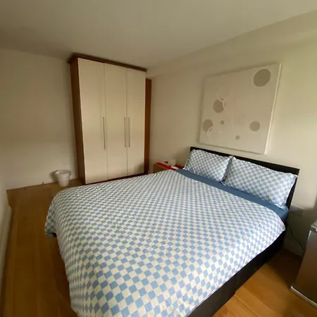 Cozy In Modern - Perfect Location *